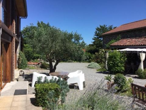 Loft Atypique Bed & Breakfast Villeneuve-de-Rivière Eksteriør bilde