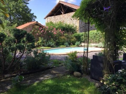 Loft Atypique Bed & Breakfast Villeneuve-de-Rivière Eksteriør bilde