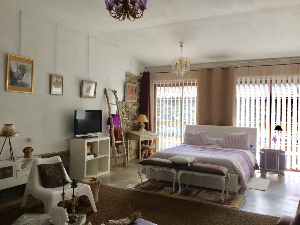 Loft Atypique Bed & Breakfast Villeneuve-de-Rivière Eksteriør bilde