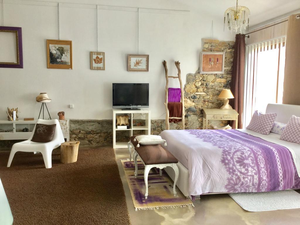 Loft Atypique Bed & Breakfast Villeneuve-de-Rivière Eksteriør bilde